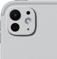 iPad Pro, pohled zezadu, stříbrná barva, profesionální fotosoustava s pětičlenným objektivem a adaptivním True Tone bleskem